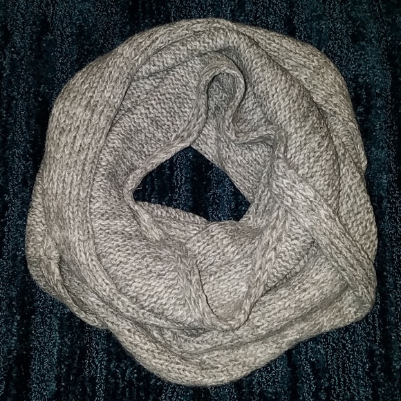 Hollister Accessories - HOLLISTER SCARF